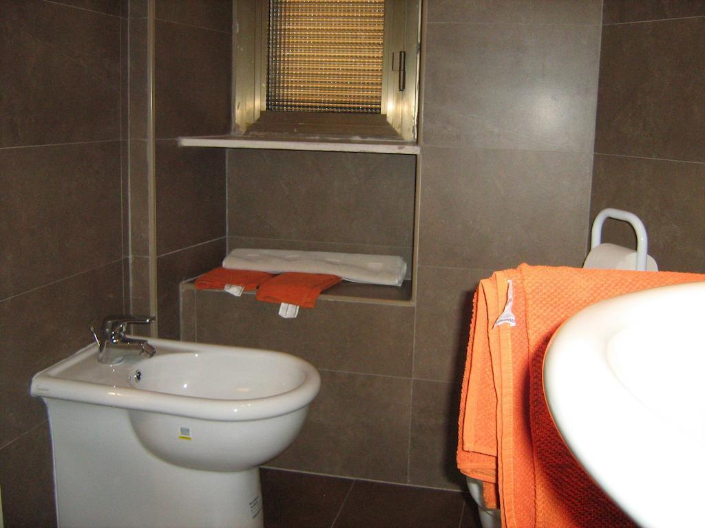 Appia Nuova Holiday B&B โรม ภายนอก รูปภาพ